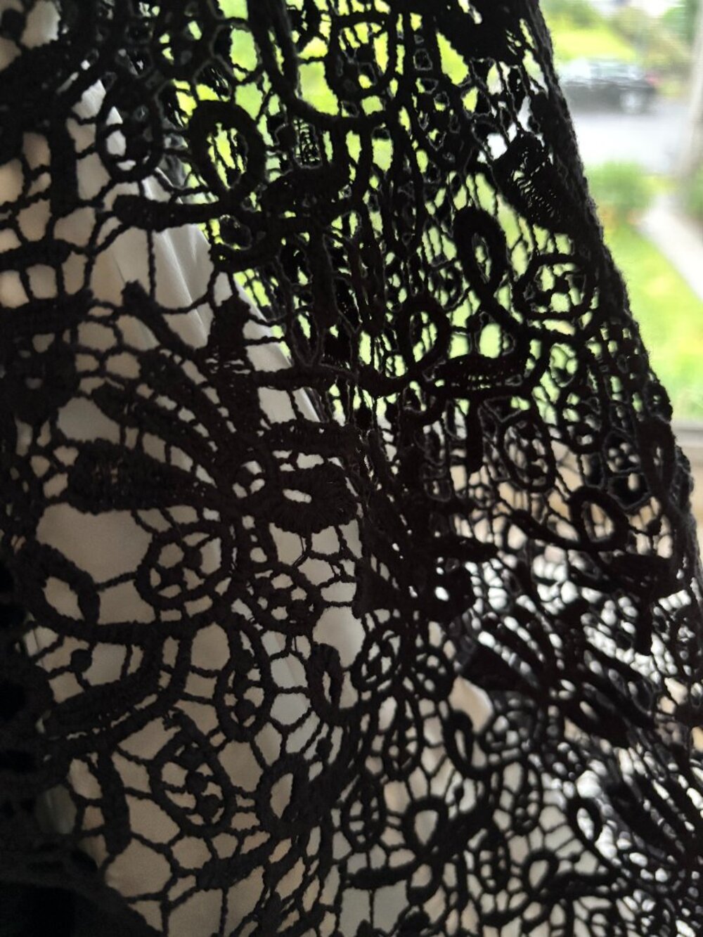 VINCE CAMUTO | Black & White Lace Midi Length Cocktail Dress | Size 8 - Picture 4 of 7
